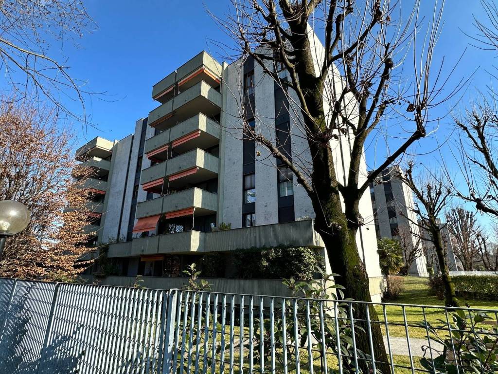 Appartamento a Saronno in Via Francesco Petrarca, 3 - Foto 2