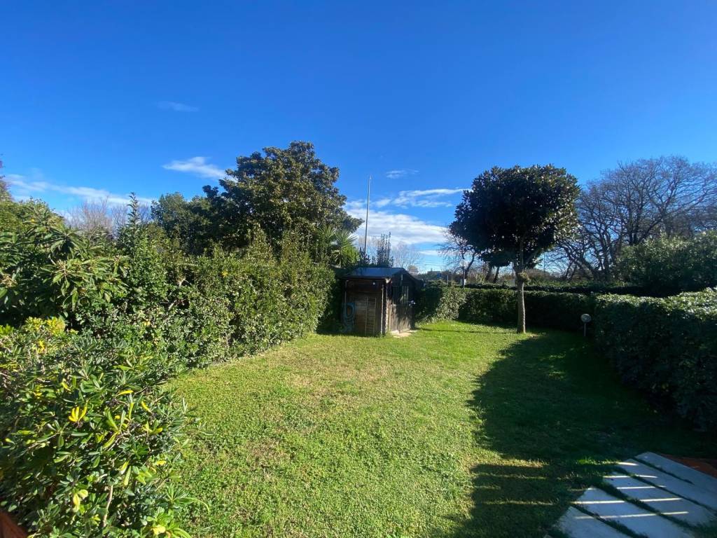 Villa a Ladispoli in Via Diana, 6 - Foto 3