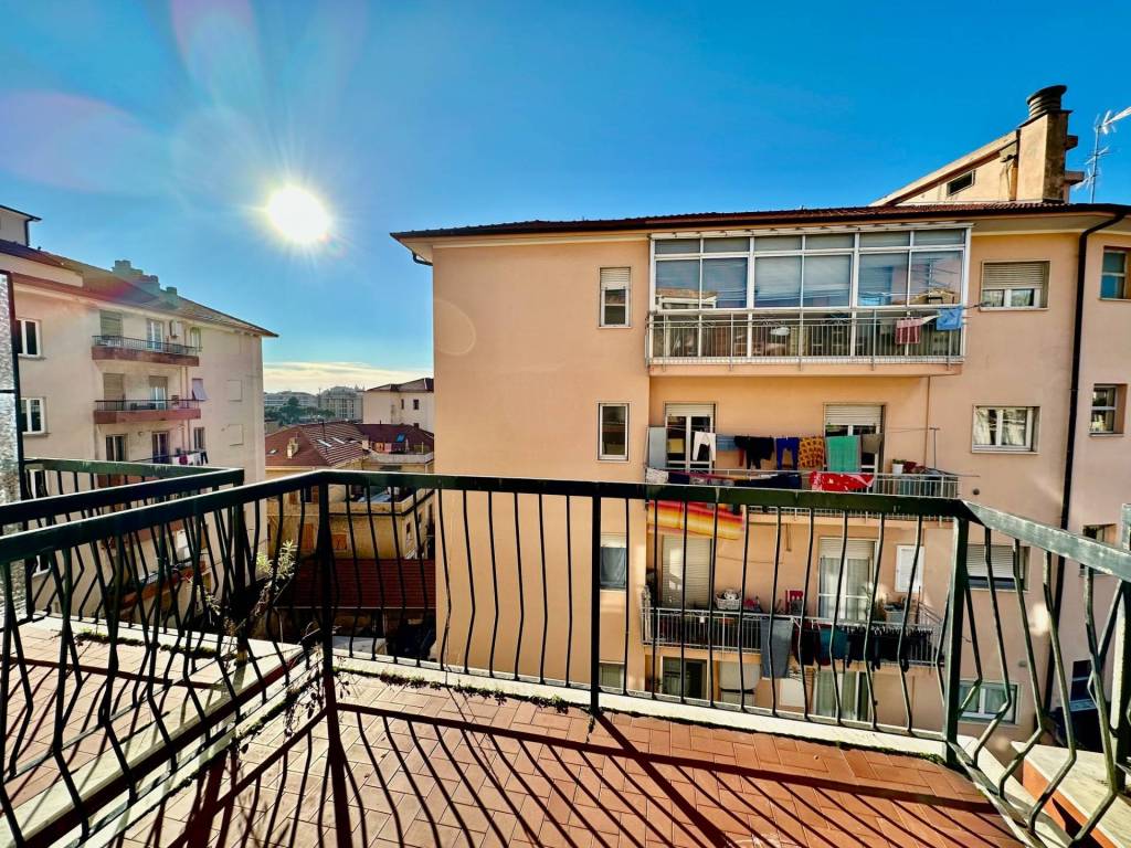 Appartamento a Imperia in Via XXV Aprile, 25 - Foto 2