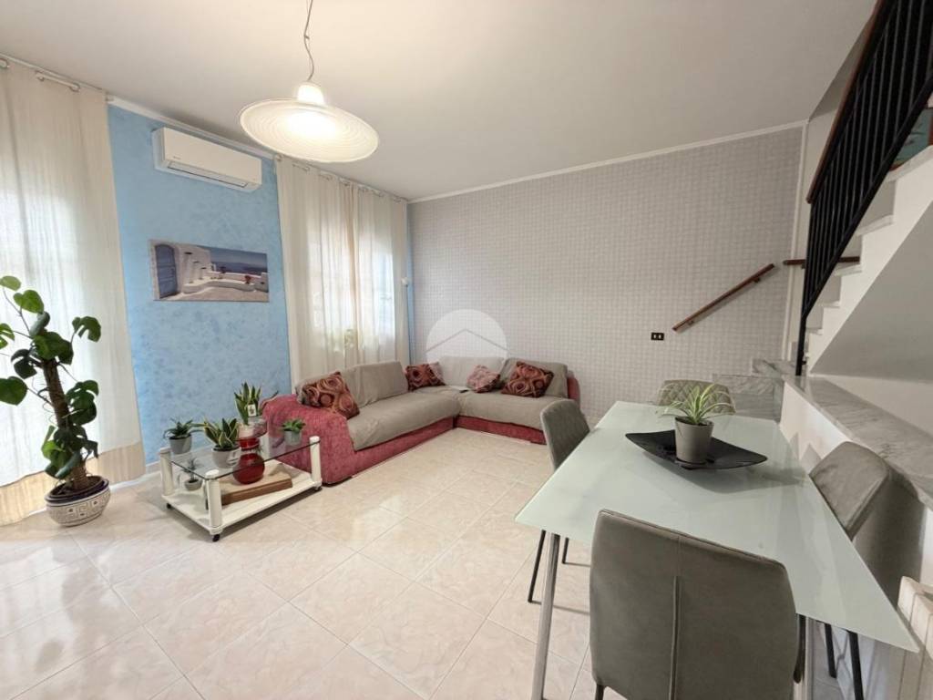 Villa a Mugnano di napoli in VIA LUCA GIORDANO, 42 - Foto 2