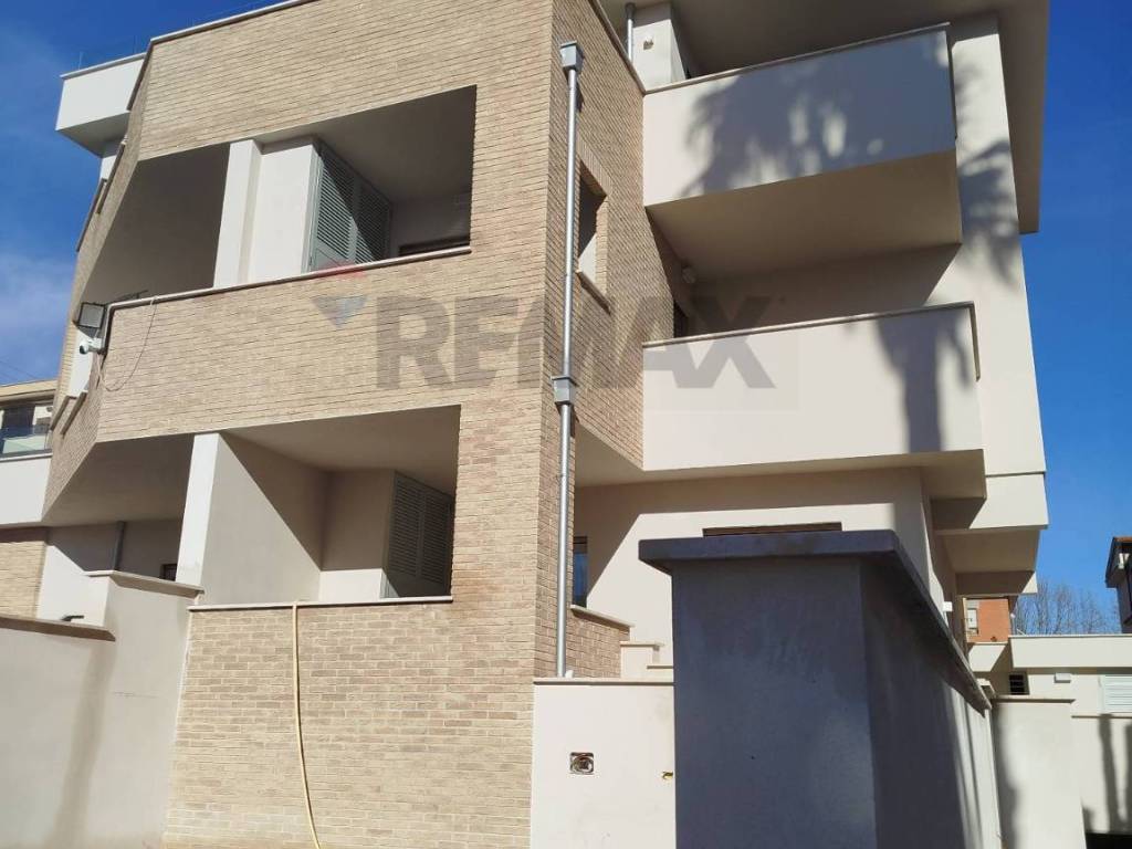 Casa indipendente a Nettuno in via Gladioli, 1 - Foto 3