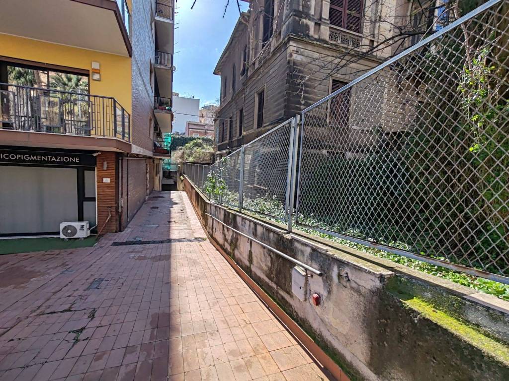 Appartamento a Catania in Viale Regina Margherita - Foto 2
