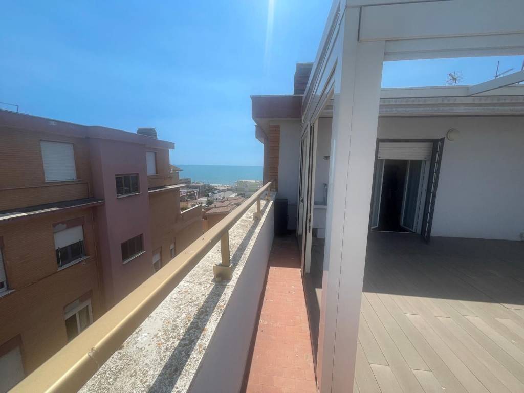 Attico / mansarda a Pomezia in Via Olanda - Foto 4