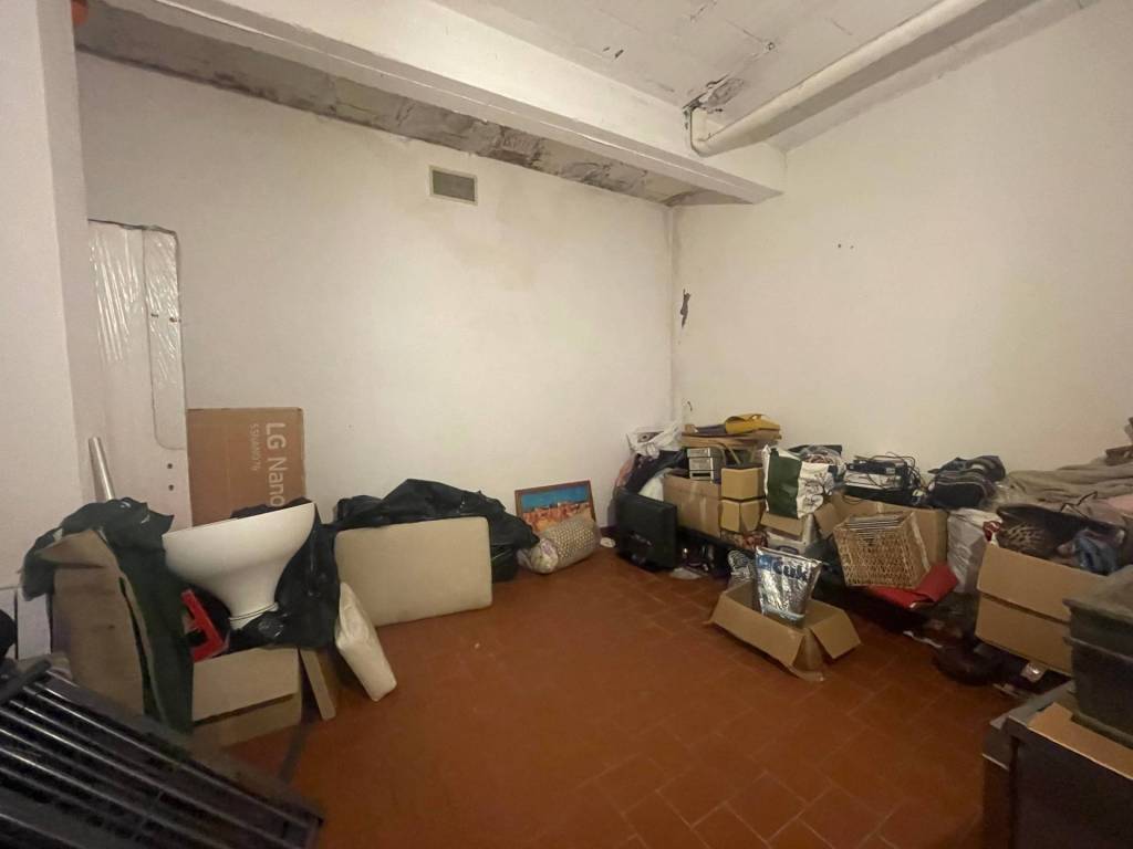 Box / garage a Pomezia in rumenia - Foto 3