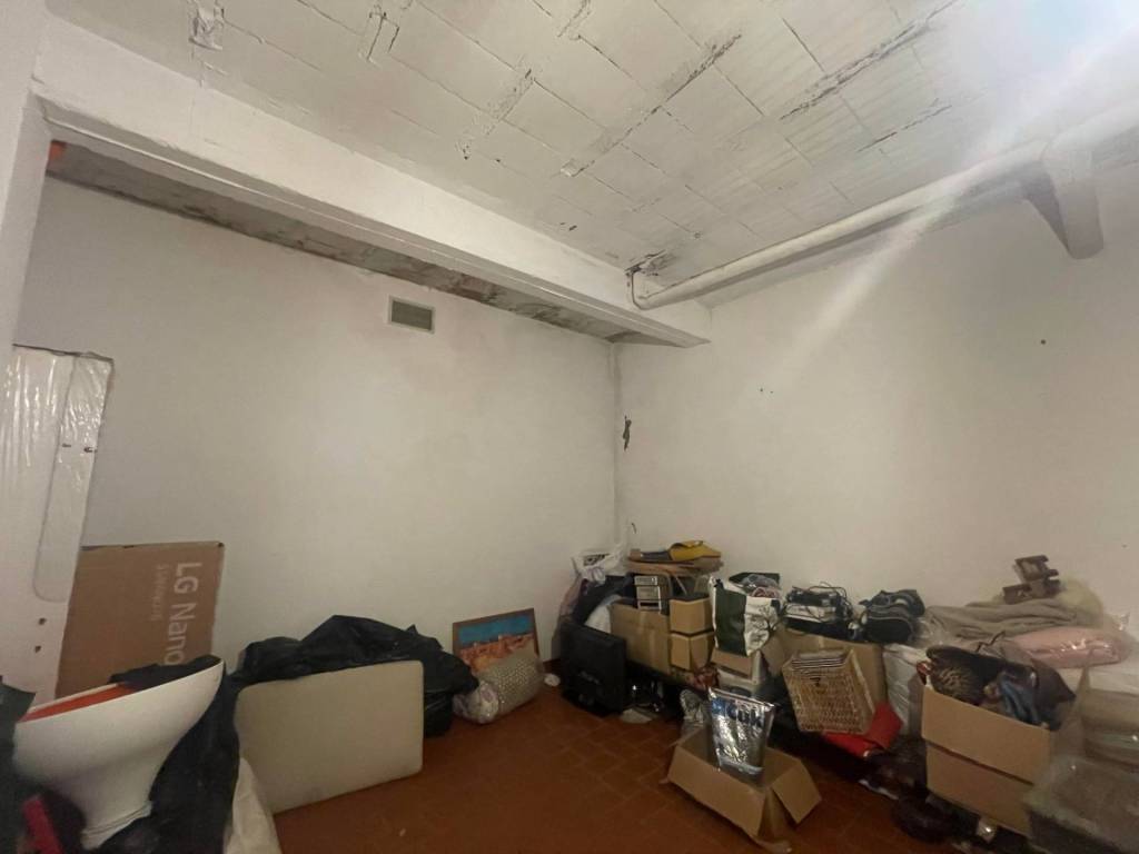 Box / garage a Pomezia in rumenia - Foto 4