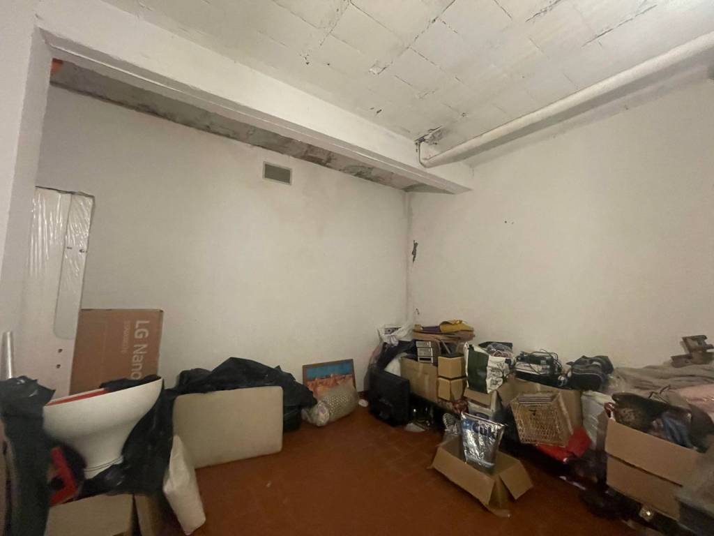 Box / garage a Pomezia in rumenia - Foto 5