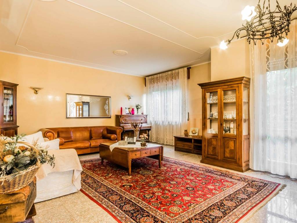 Villa a Busto arsizio in Via Fratelli di Dio, 29 - Foto 2