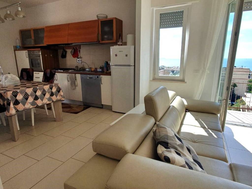 Appartamento a Follonica in Via Santini, 19 - Foto 2