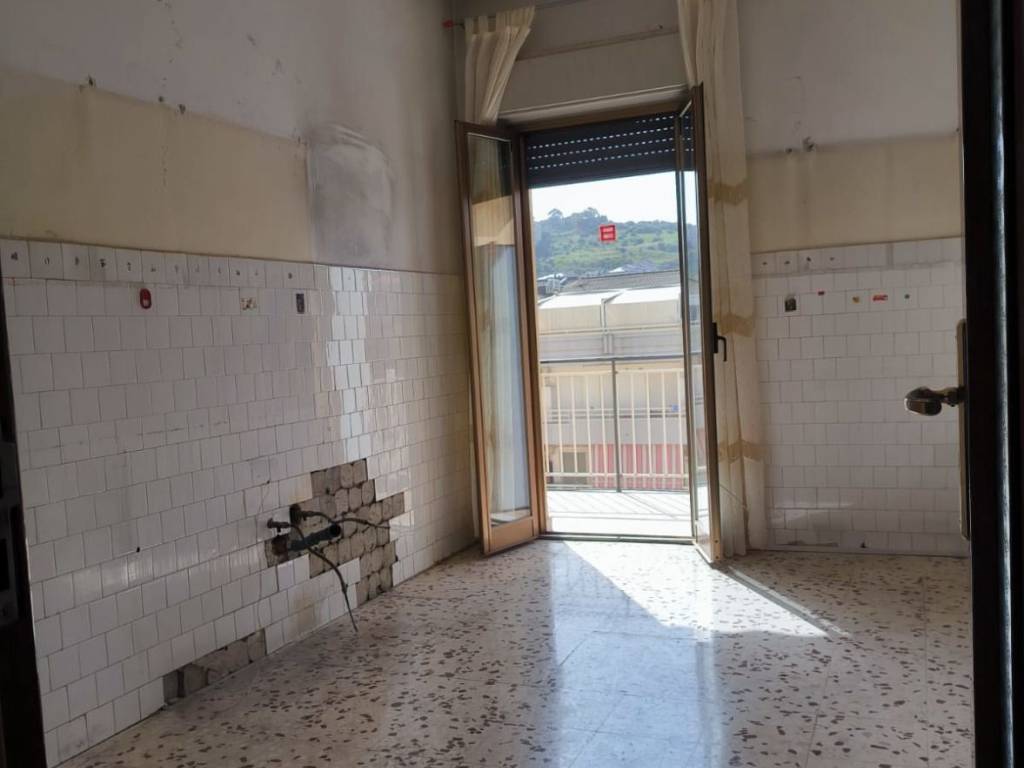 Appartamento a Caltanissetta in Via Napoleone Colajanni, 91 - Foto 2