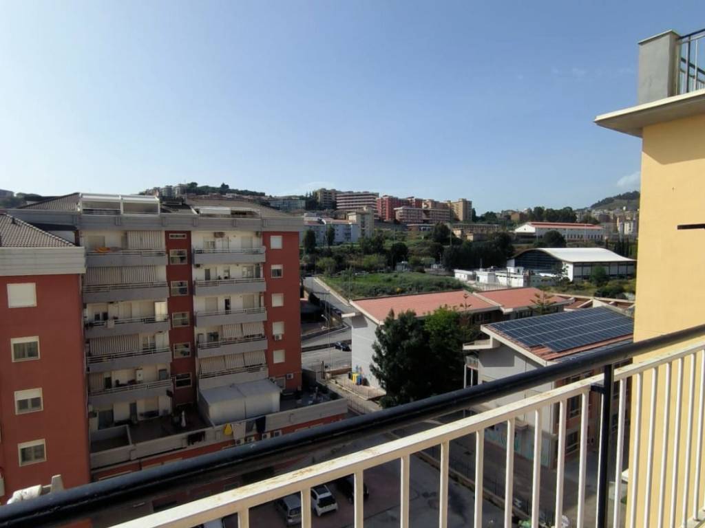 Appartamento a Caltanissetta in Via Napoleone Colajanni, 91 - Foto 3