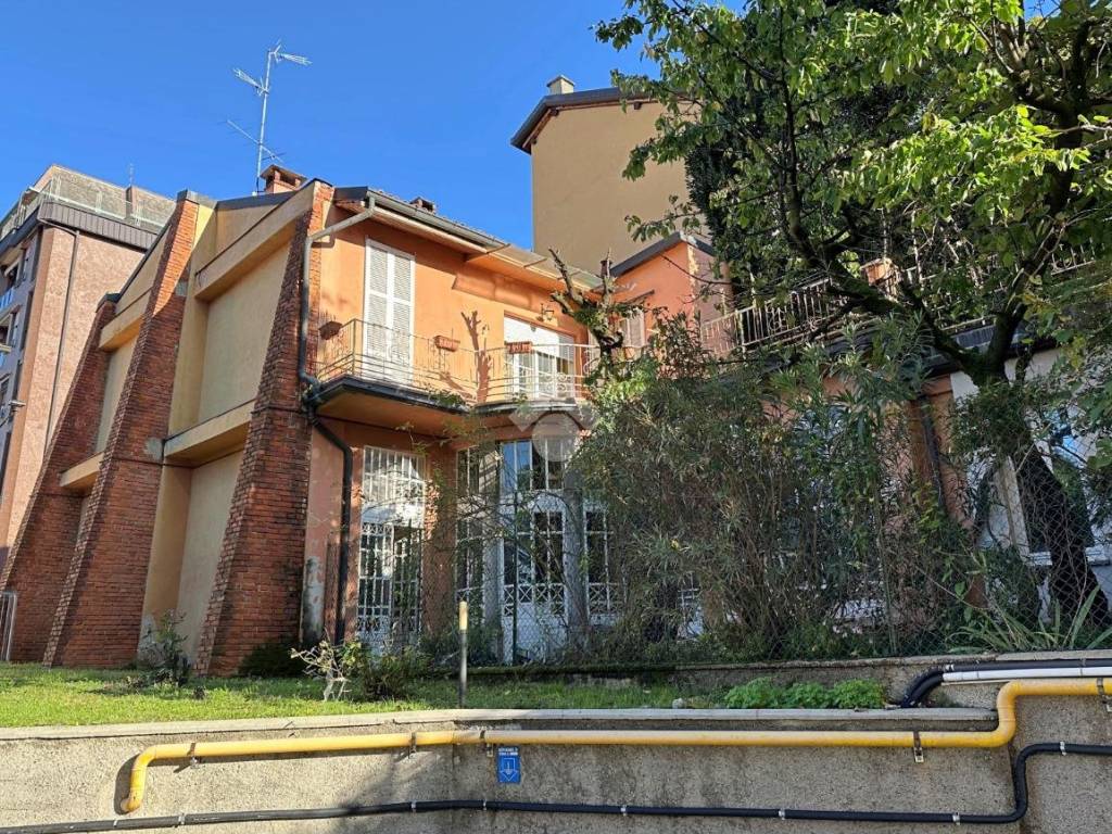 Appartamento a Carate brianza in Via Cesana Claudio, 28 - Foto 3