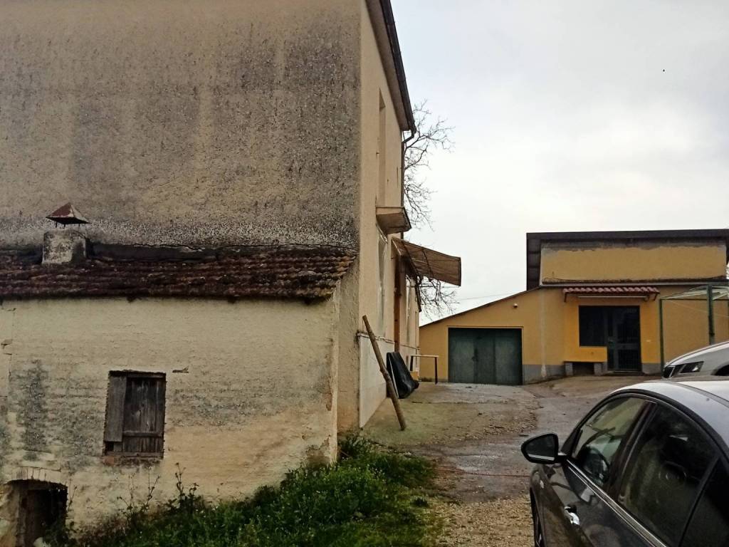 Rustico / casale a Benevento in Strada Provinciale Benevento-Apice Nuova - Foto 2