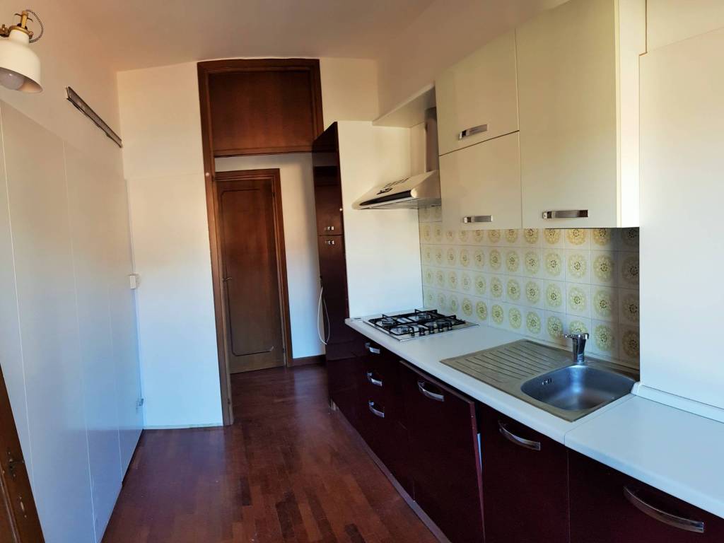 Appartamento a Arona in Via Vittorio Veneto, 8 - Foto 4