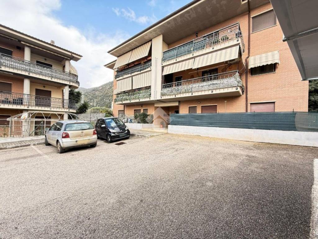 Appartamento a Sezze in Via Puglie - Foto 2
