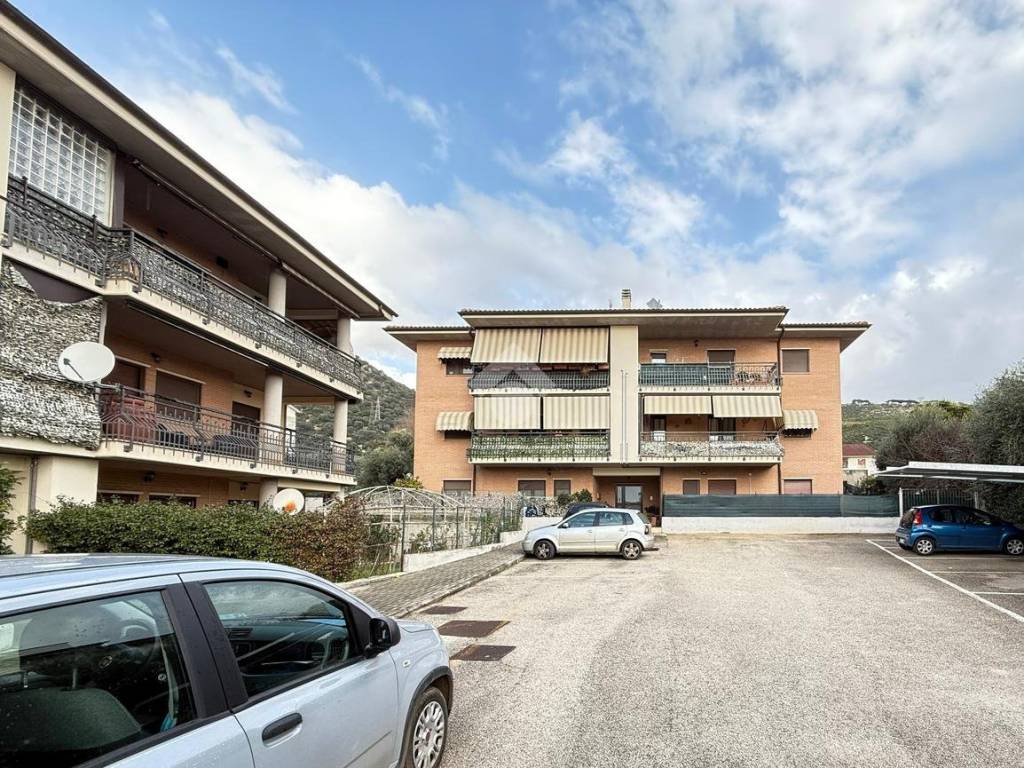 Appartamento a Sezze in Via Puglie - Foto 3