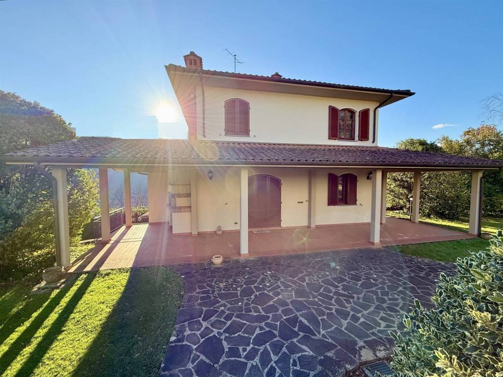 Villa a Barga in Piazza Beato Michele - Foto 2