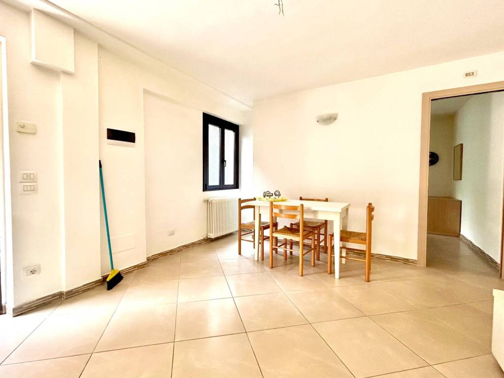 Appartamento a Bardolino in Piazza Guerrieri, 7 - Foto 2