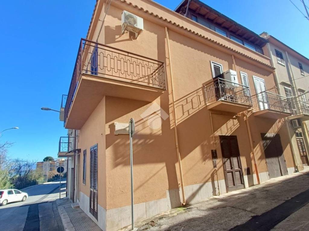 Casa indipendente a Castellammare del golfo in Via Guglielmo Marconi, 157 - Foto 2