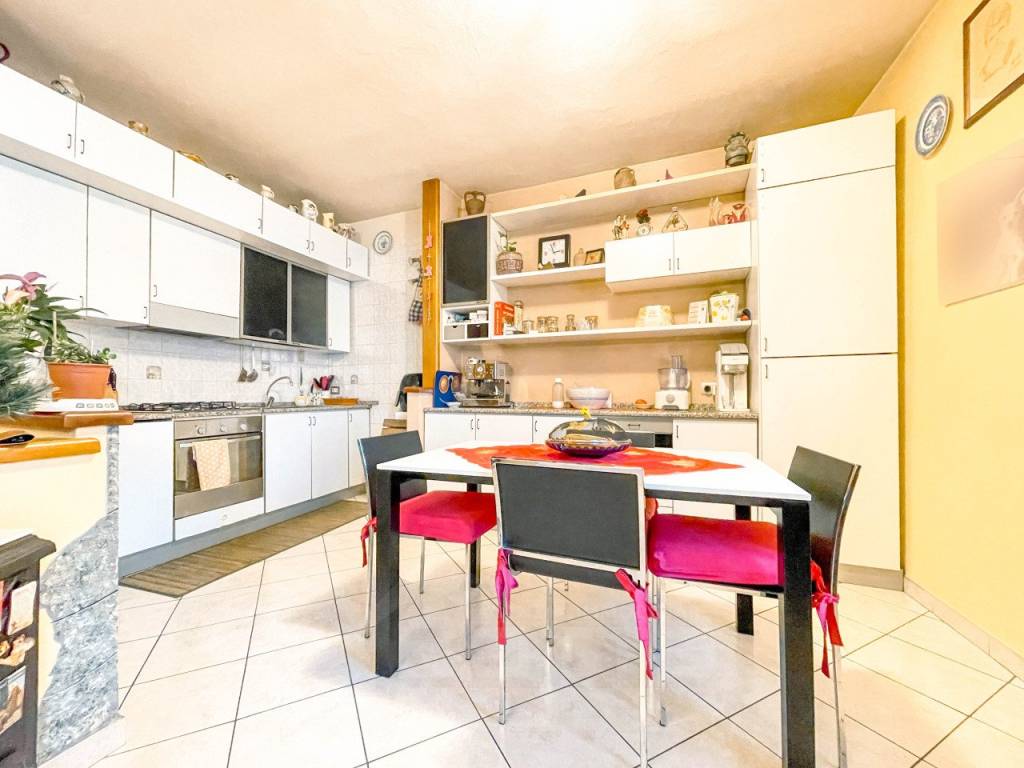 Appartamento a Invorio in piazza Manzetti 23 - Foto 4