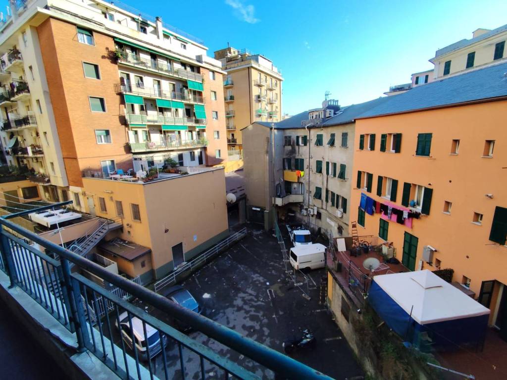 Appartamento a Genova in Via Federico Avio - Foto 2