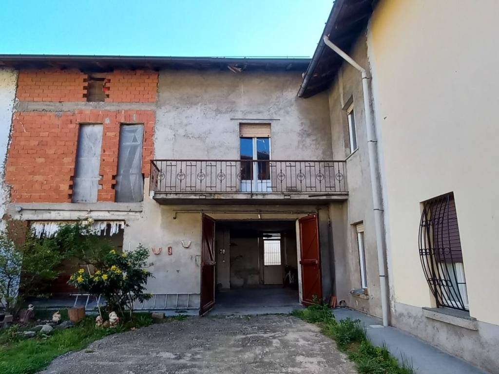 Casa indipendente a Azzate in Via cavallotti - Foto 2