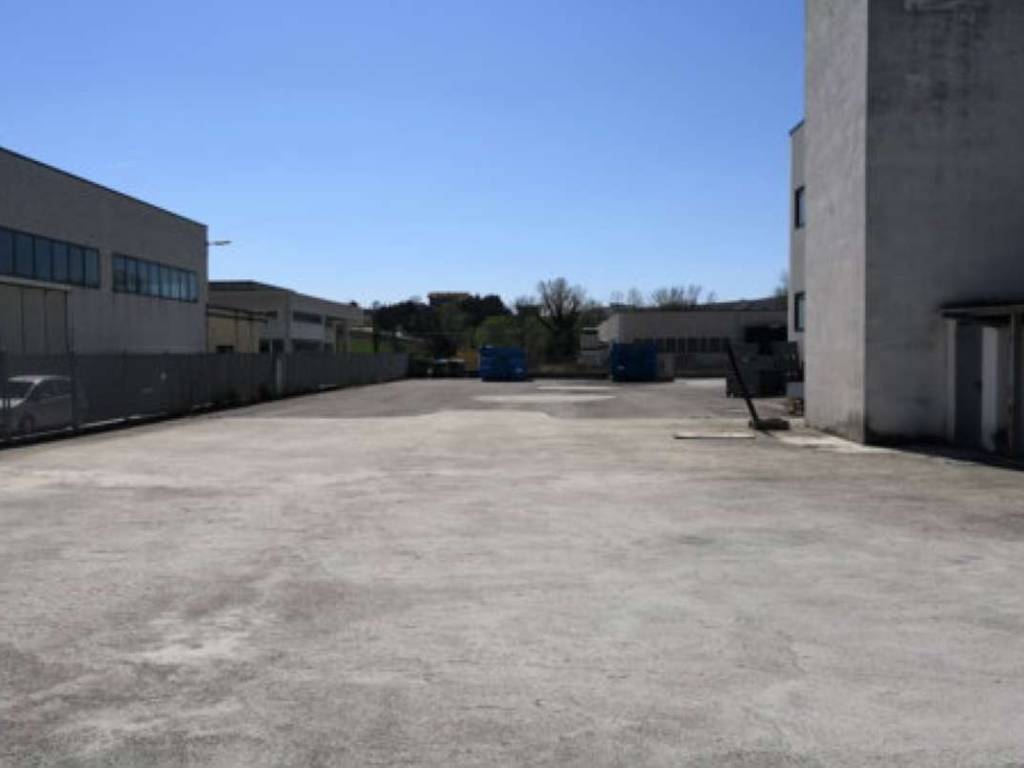 Immobile a Campli in via TERRABIANCA - ZONA INDUSTRIALE FLORIANO 21 - Foto 2