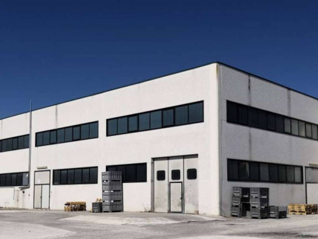 Immobile a Campli in via TERRABIANCA - ZONA INDUSTRIALE FLORIANO 21 - Foto 3