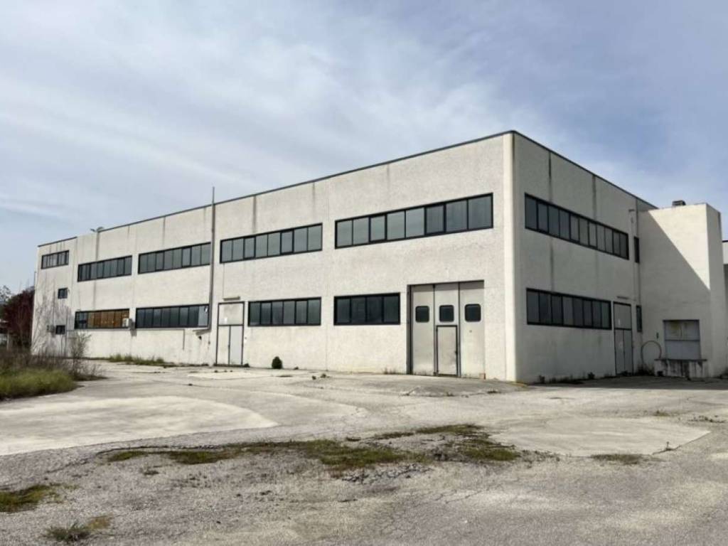 Immobile a Campli in via TERRABIANCA - ZONA INDUSTRIALE FLORIANO 21 - Foto 4