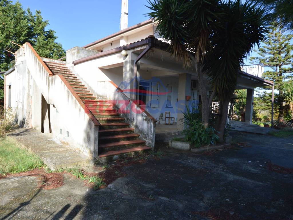 Villa a Crucoli in C.da Piano di Mazza - Foto 2