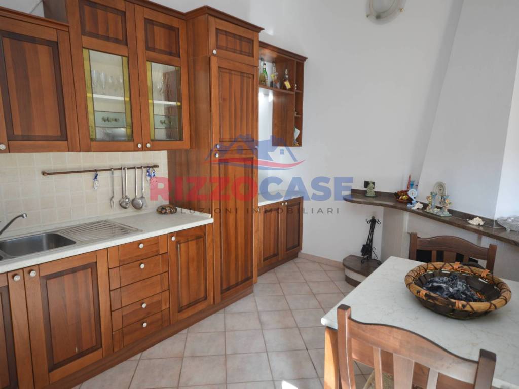 Villa a Crucoli in C.da Piano di Mazza - Foto 4