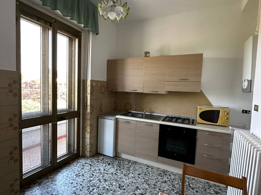 Appartamento a Alice castello in Via Michelangelo, 8 - Foto 3