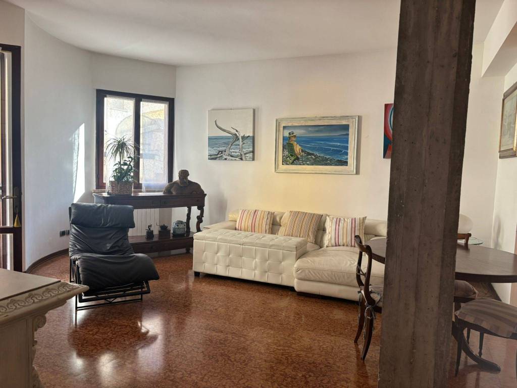 Appartamento a Verona in Via Tombetta, 92 - Foto 4