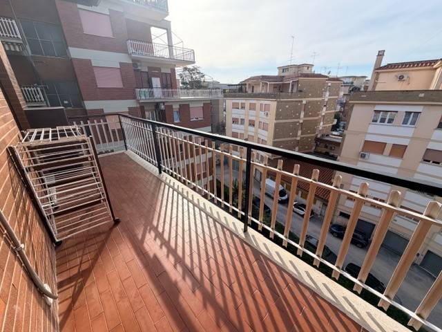 Appartamento a Pomezia in Via Metastasio - Foto 4