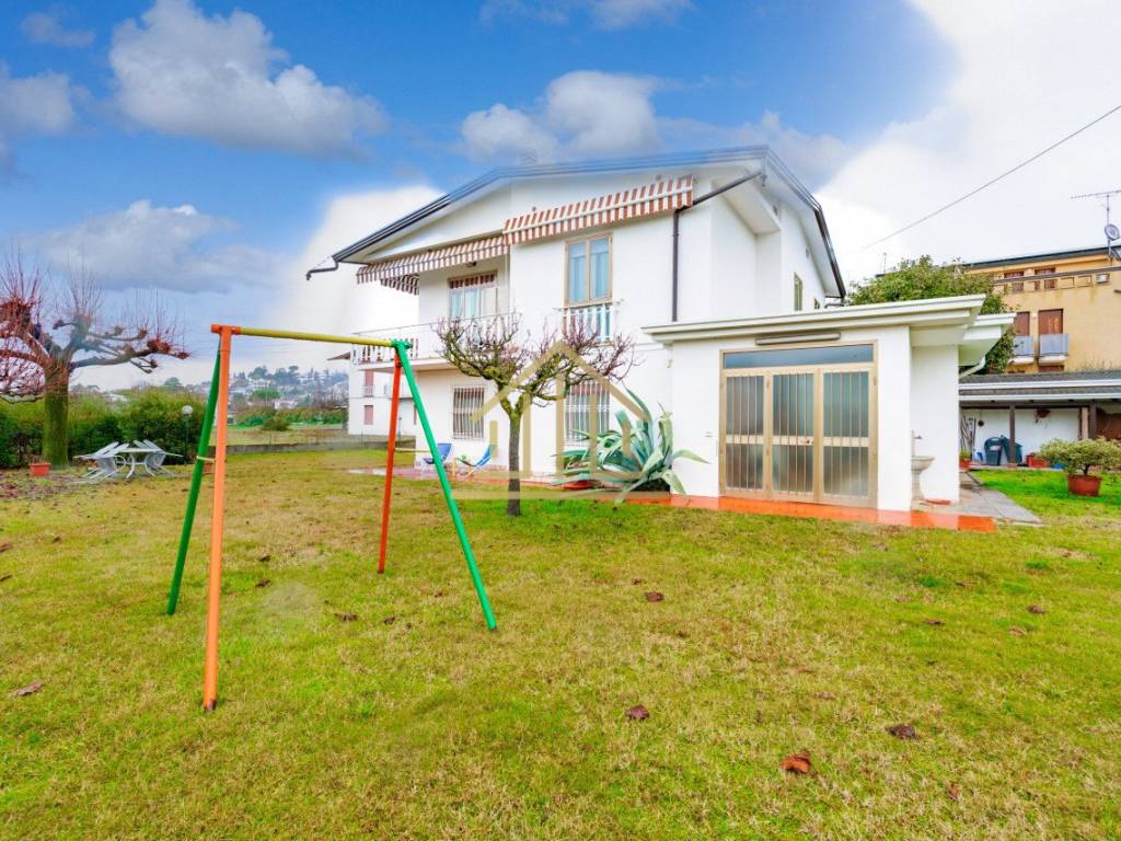 Villa a Castiglione delle stiviere in Via Don Luigi Barzizza 54 - Foto 2