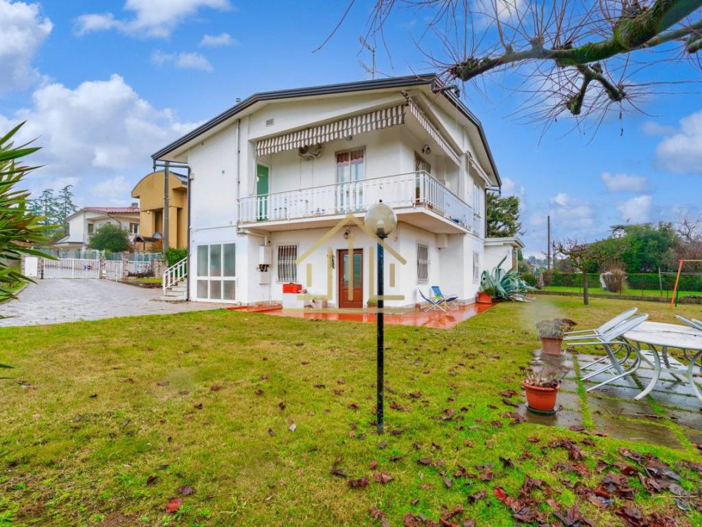 Villa a Castiglione delle stiviere in Via Don Luigi Barzizza 54 - Foto 3