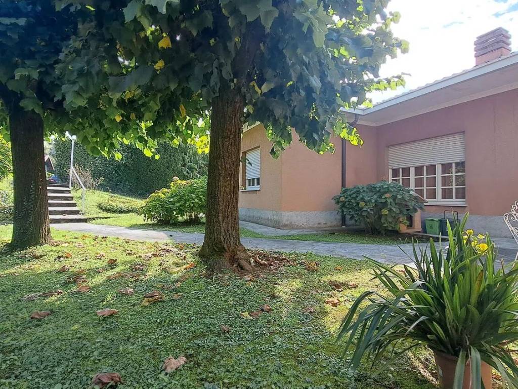 Villa a Erba in Via Biffi, 23 - Foto 4