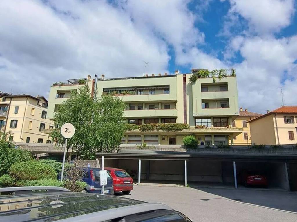Appartamento a Erba in Via L. Majnoni, 7 - Foto 2