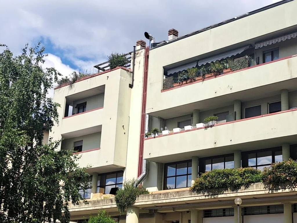 Appartamento a Erba in Via L. Majnoni, 7 - Foto 3