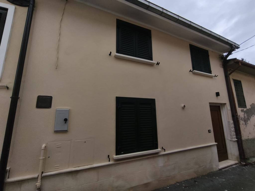 Appartamento a Pizzoli in Via Villa Perilli, 11 - Foto 2