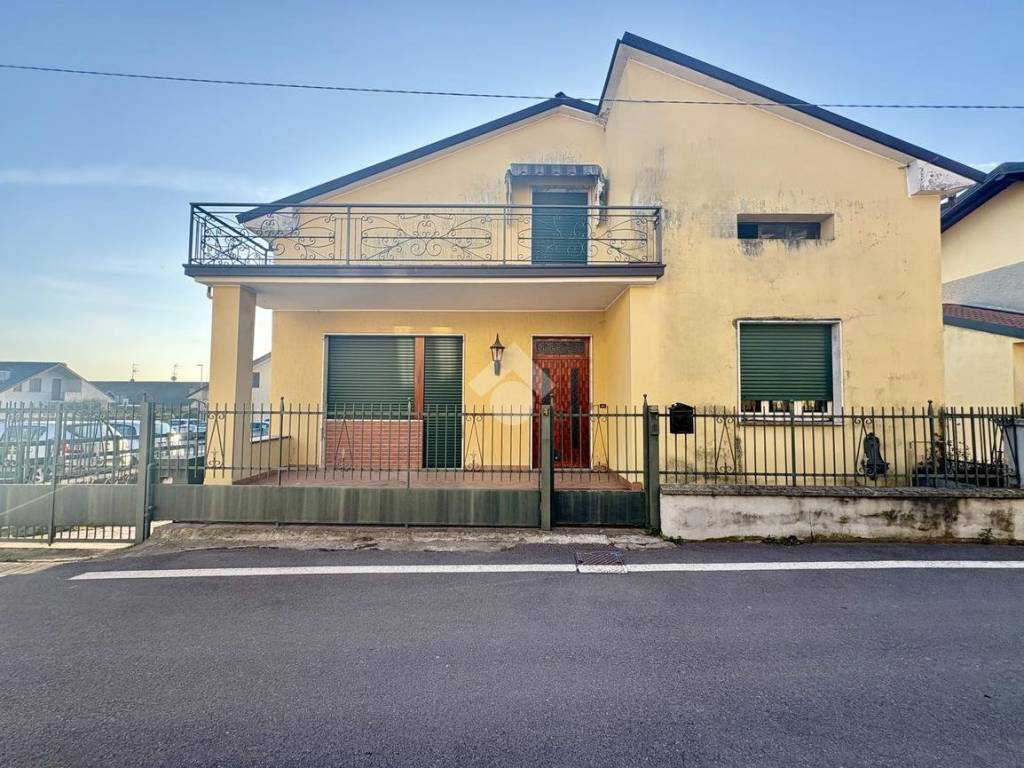 Villa a Adro in Via S. Maria, 4 - Foto 2