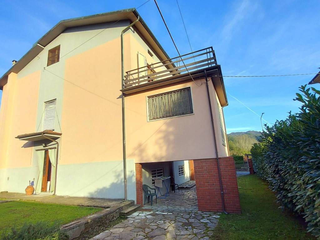 Villa a Coreglia antelminelli in Viale Francesco Castracani, 3 - Foto 3