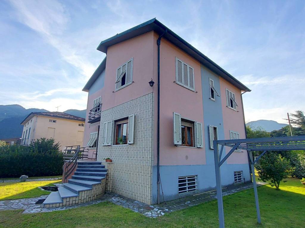 Villa a Coreglia antelminelli in Viale Francesco Castracani, 3 - Foto 5