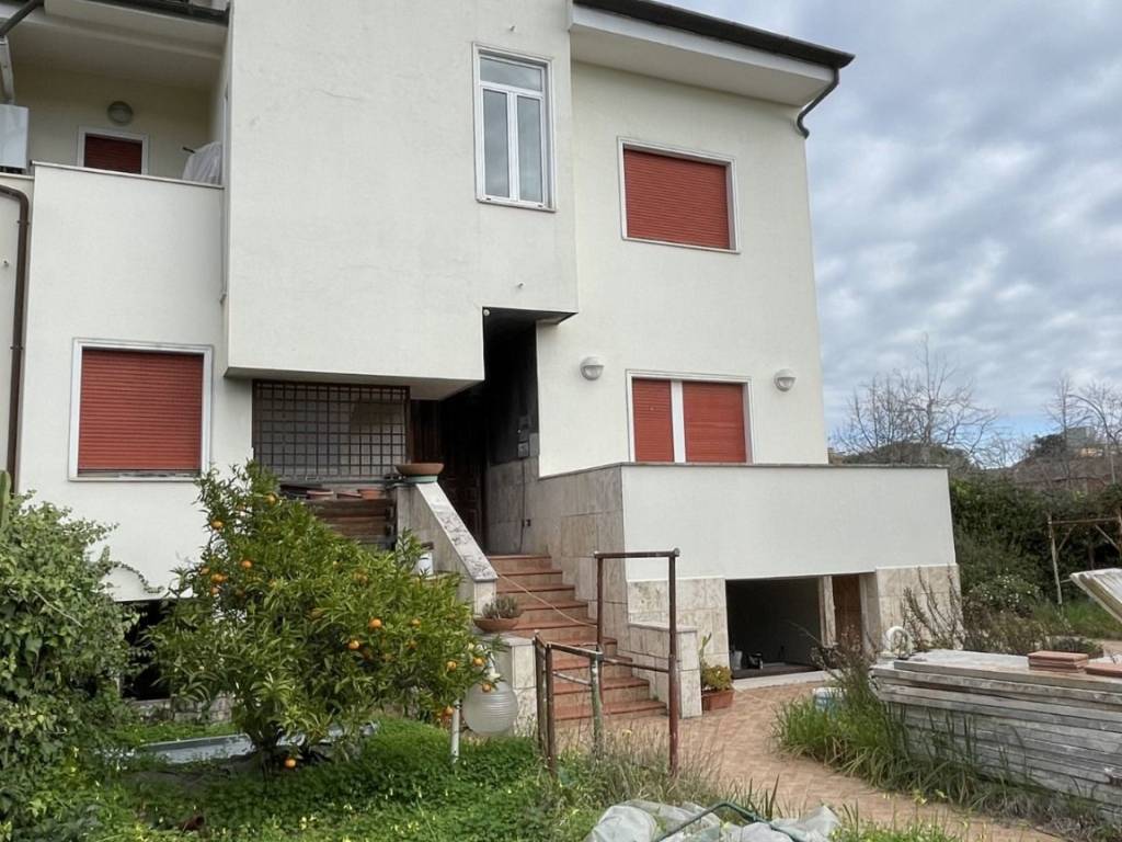 Villa a Latina in Via Ambrifi - Foto 2