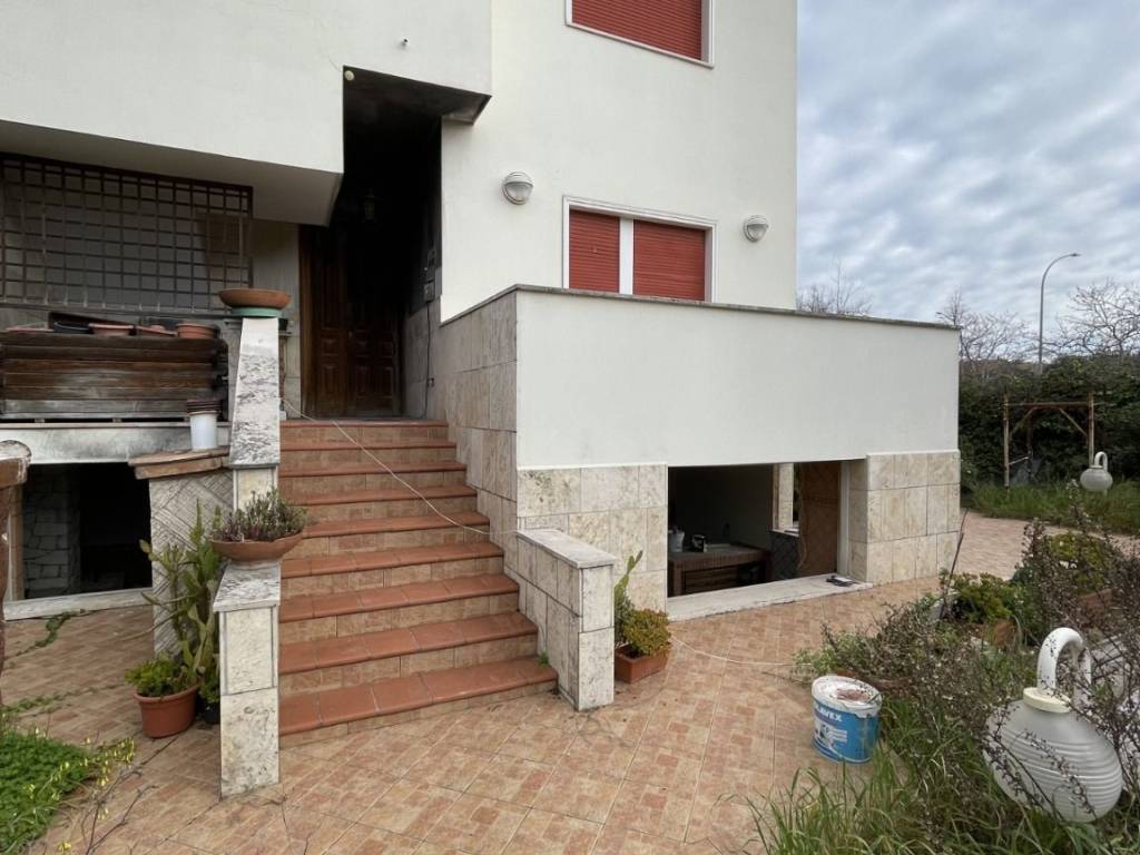 Villa a Latina in Via Ambrifi - Foto 3