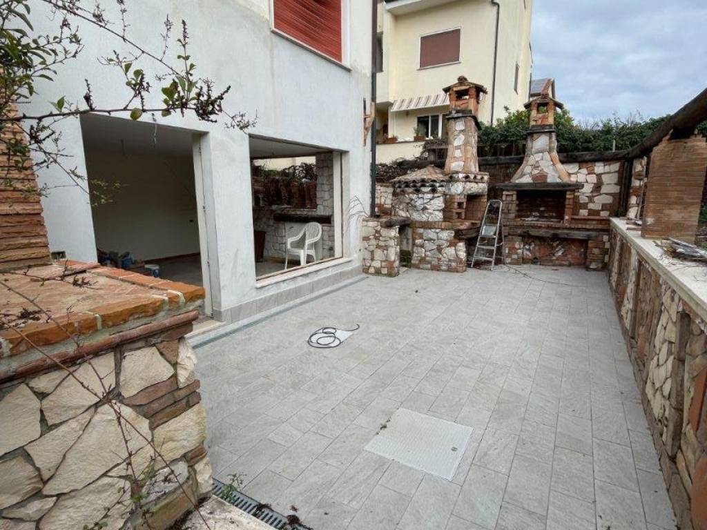 Villa a Latina in Via Ambrifi - Foto 4