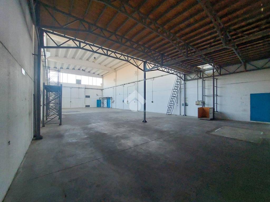 Immobile a Cremona in Via delle industrie, 19 - Foto 4
