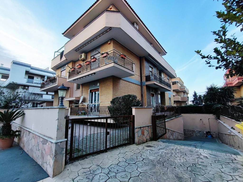 Appartamento a Nettuno in Via dei Garofani - Foto 2