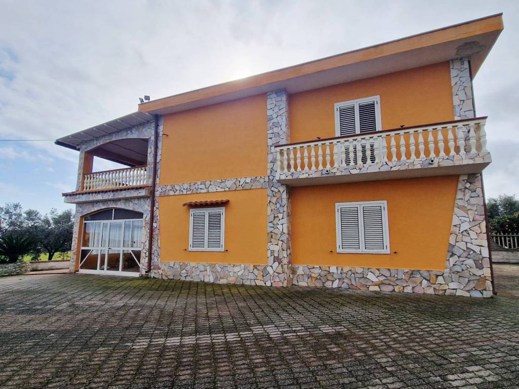 Villa a Crotone in Via dei Garofani, 5 - Foto 2