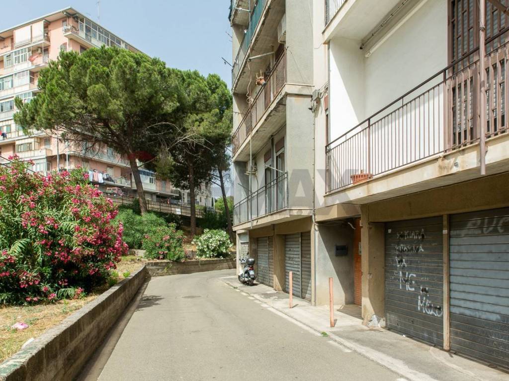Appartamento a Catania in VIA RACCUGLIA, 15 - Foto 2