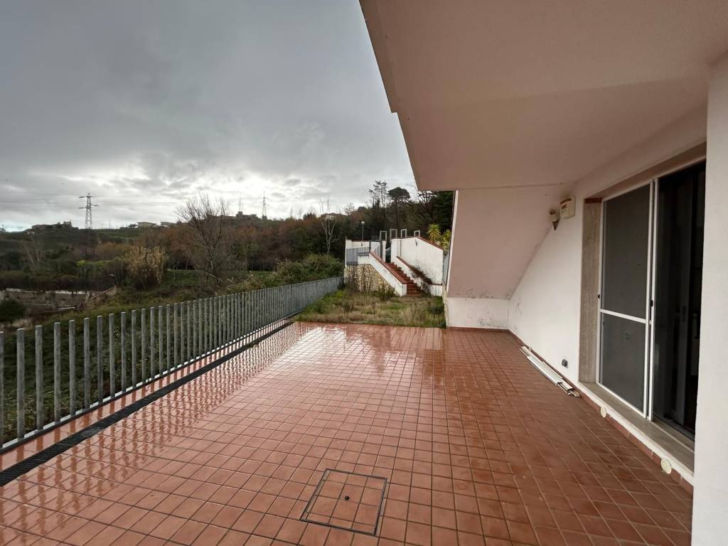 Villa a Pozzuoli in Via Solfatara - Foto 2